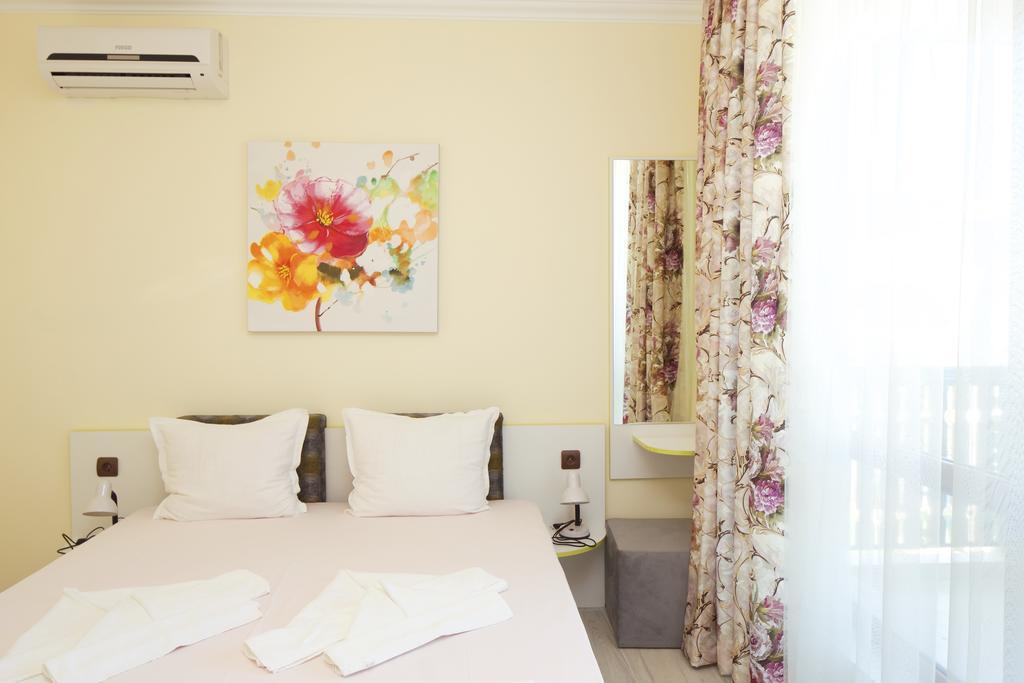 Mars Apartments In Tryavna Beach Complex Sveti Vlas Luaran gambar